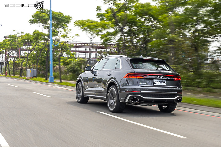 Audi RS Q8 試駕｜一身威猛蠻力，還帶給你豪華舒適！