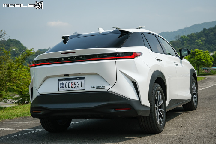 Lexus RZ450e 試駕|豪華電動休旅之表率!