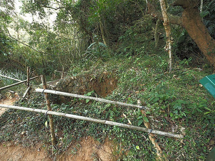 鵝鑾鼻燈塔、社頂公園、恆春城【四座城門、猴洞山、廣寧宮、天后宮、阿嘉的家】，還有特色河豚料理 — 「斯卡羅」場景【1867年羅妹號事件】 — 恆春半島歷史場景旅程之一