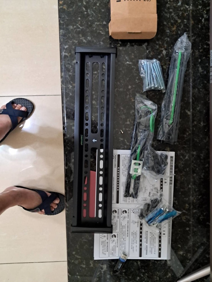 電視沒有壁掛孔如何安裝壁掛架？