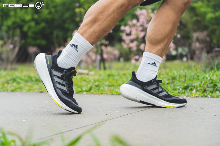 adidas UltraBOOST Light 跑鞋評測報告|邁向下個10年,這塊BOOST變輕了!