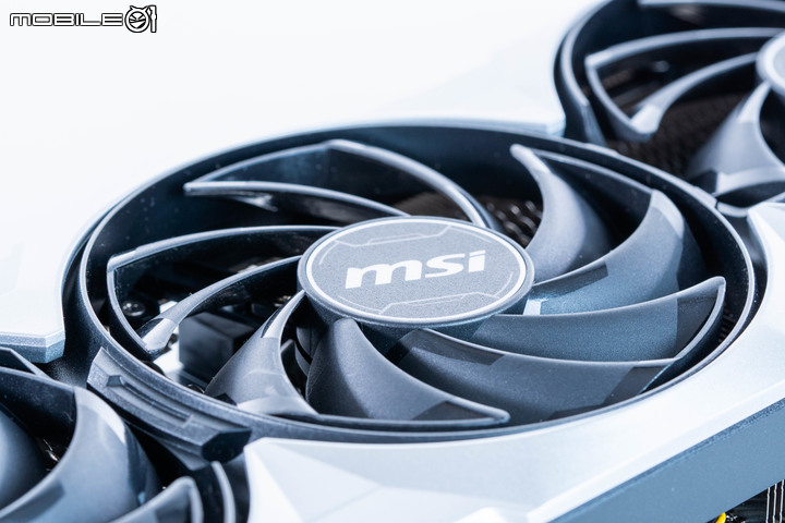 微星 GeForce RTX 4070 Ventus 3X 12GB 顯示卡實測 以官方建議售價提供三風扇客製化選擇