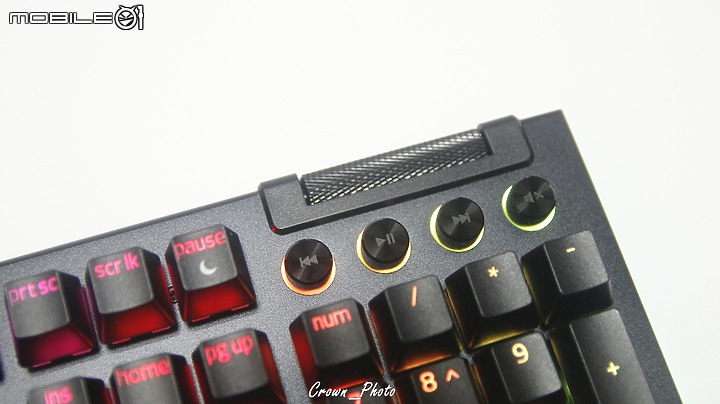 Razer BlackWidow V4 Pro 雷蛇黑寡婦蜘蛛幻彩版 把玩心得