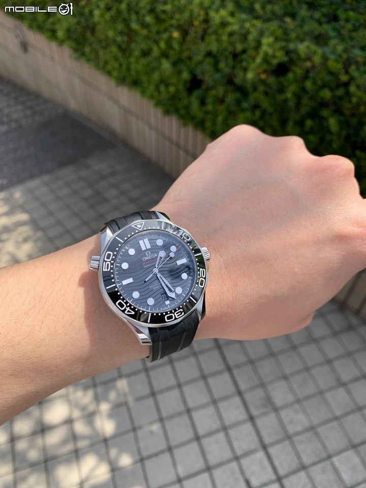 點我看大圖 (簡單開箱簡單戴) 友誼長存 Omega Seamaster 300 Diver 黑面海馬