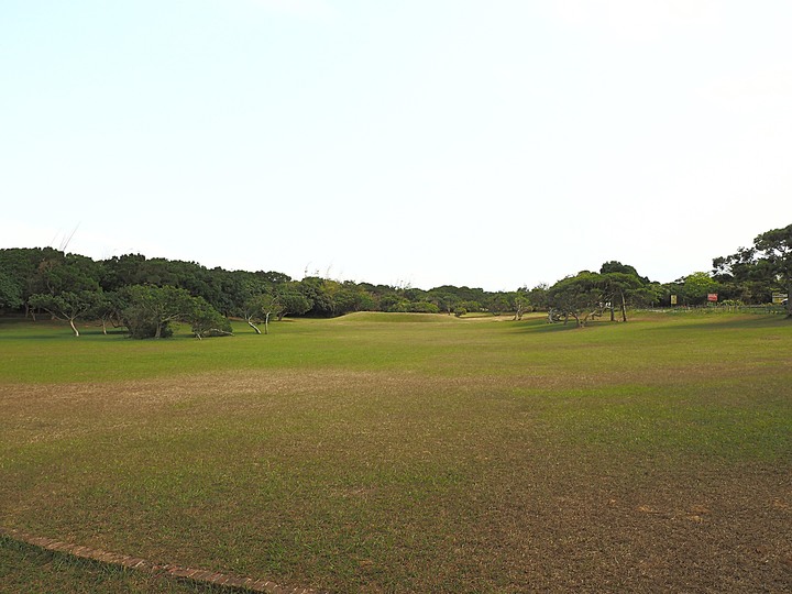 鵝鑾鼻燈塔、社頂公園、恆春城【四座城門、猴洞山、廣寧宮、天后宮、阿嘉的家】，還有特色河豚料理 — 「斯卡羅」場景【1867年羅妹號事件】 — 恆春半島歷史場景旅程之一