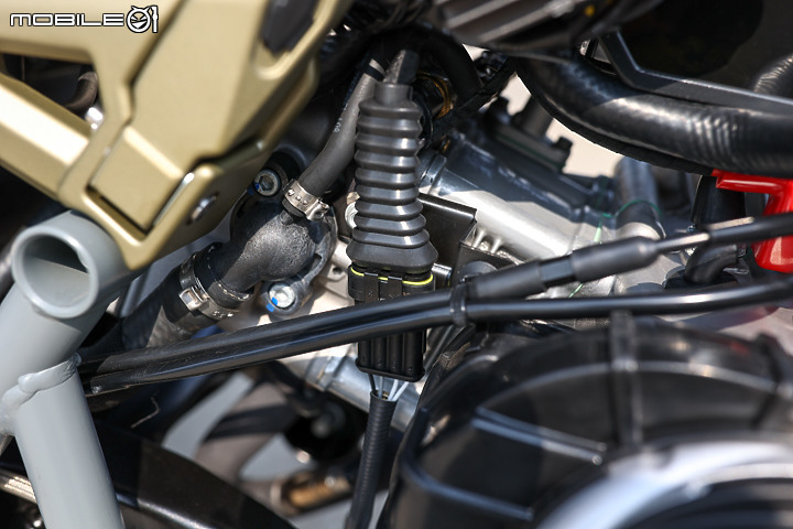 Italjet Dragster 200 ABS 特仕版 試駕｜純粹且硬派的骨感 無需過多的外殼包裝