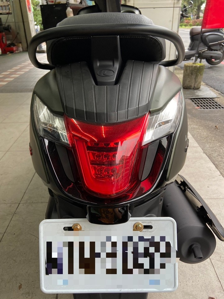 [分享] 送媽媽新車開箱