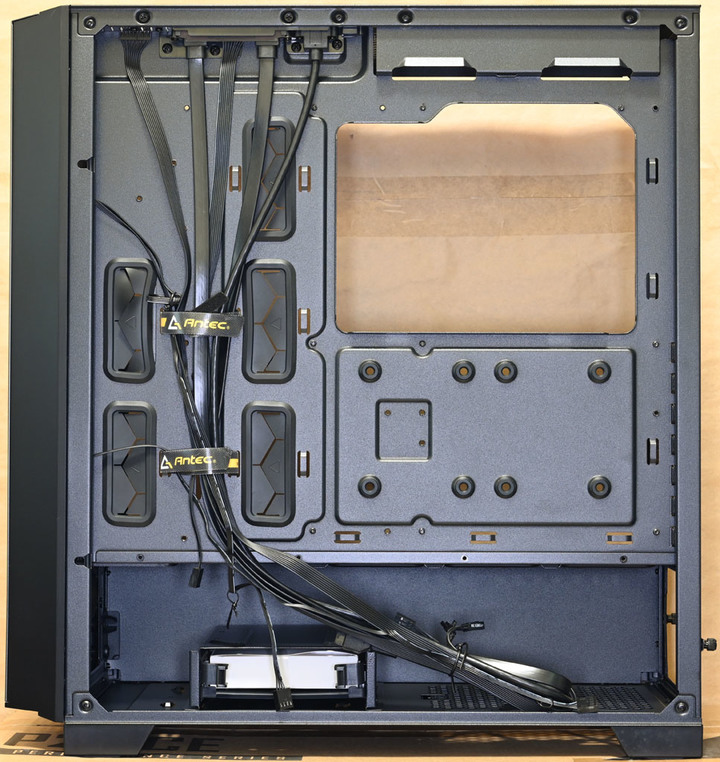 Antec P20CE無透側版機殼開箱