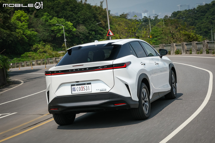 Lexus RZ450e 試駕|豪華電動休旅之表率!