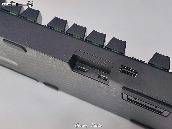 Razer BlackWidow V4 Pro 雷蛇黑寡婦蜘蛛幻彩版 把玩心得