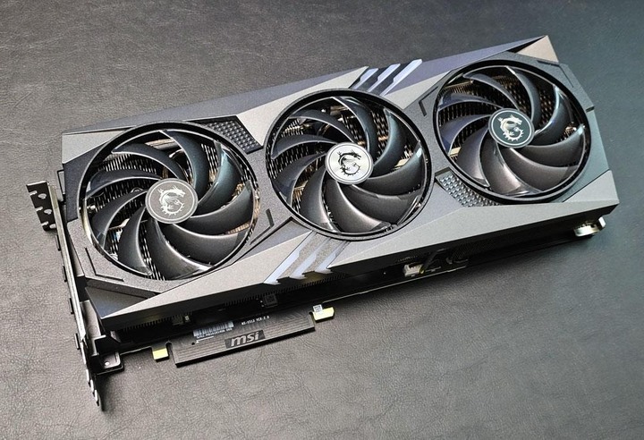 真的香~微星 RTX 4070 Ti Gaming x Trio 開箱