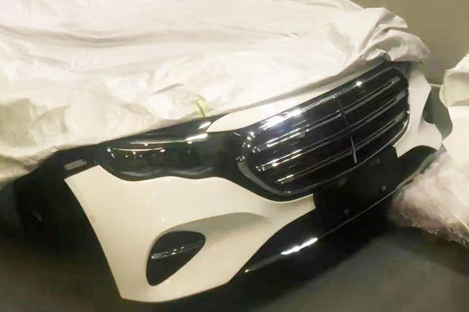 【海外新訊】Mercedes-Benz E-Class 大改款再秀局部照,4/25正式亮相!