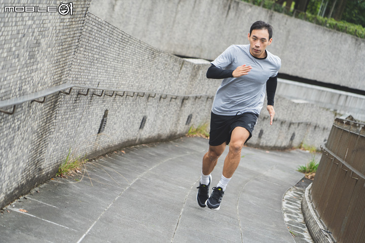 adidas UltraBOOST Light 跑鞋評測報告|邁向下個10年,這塊BOOST變輕了!