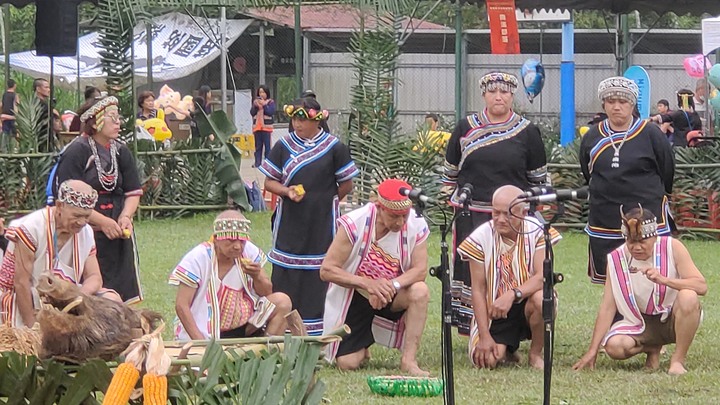臨界邊際----滯留山上的營火露宿---布農丹社群 (Taketavan)射耳祭