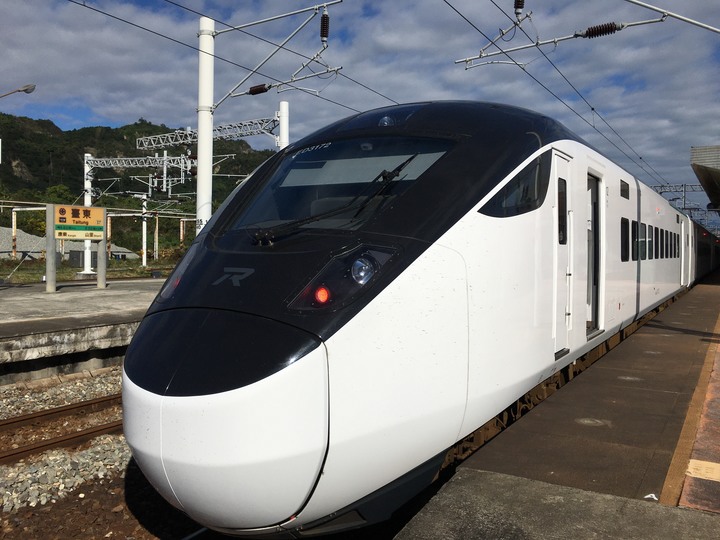搭「城際列車」騎訪傳說中到不了的-山里車站