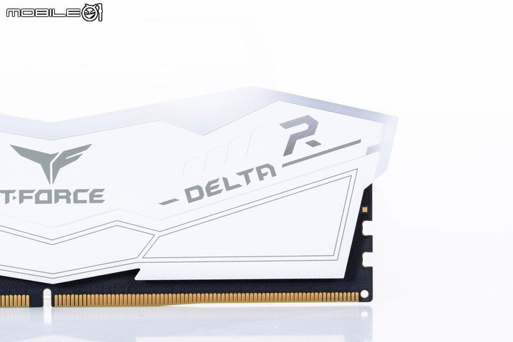 十銓 T-FORCE DELTA DDR5-7200 RGB 記憶體開箱實測 高時脈性能記憶體的敲門磚