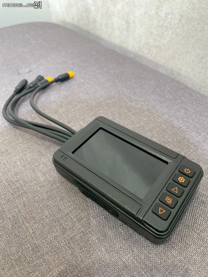 【開箱】既然都買了新車 行車紀錄器也來一台 paipai MT55
