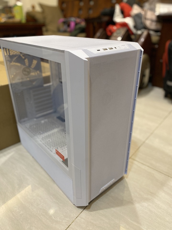 就像樂高一樣,中年男子組電腦組的不是PC,而是情懷