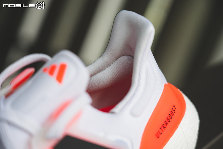adidas UltraBOOST Light 跑鞋評測報告|邁向下個10年,這塊BOOST變輕了!