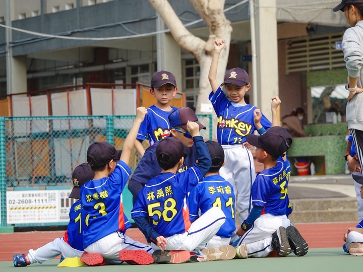 請大家支持幼兒棒球,讓更多孩子愛上棒球,棒球扎根就從我們的孩子做起
