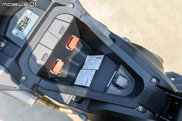 Italjet Dragster 200 ABS 特仕版 試駕｜純粹且硬派的骨感 無需過多的外殼包裝