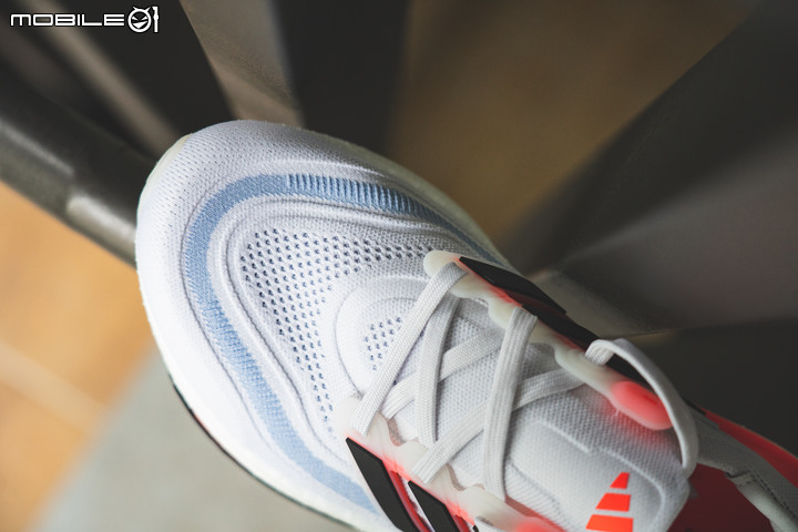 adidas UltraBOOST Light 跑鞋評測報告|邁向下個10年,這塊BOOST變輕了!