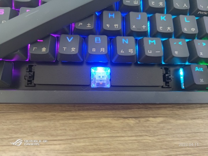 ROG Azoth 75%無線客製化電競機械鍵盤開箱