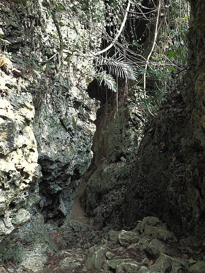 鵝鑾鼻燈塔、社頂公園、恆春城【四座城門、猴洞山、廣寧宮、天后宮、阿嘉的家】，還有特色河豚料理 — 「斯卡羅」場景【1867年羅妹號事件】 — 恆春半島歷史場景旅程之一