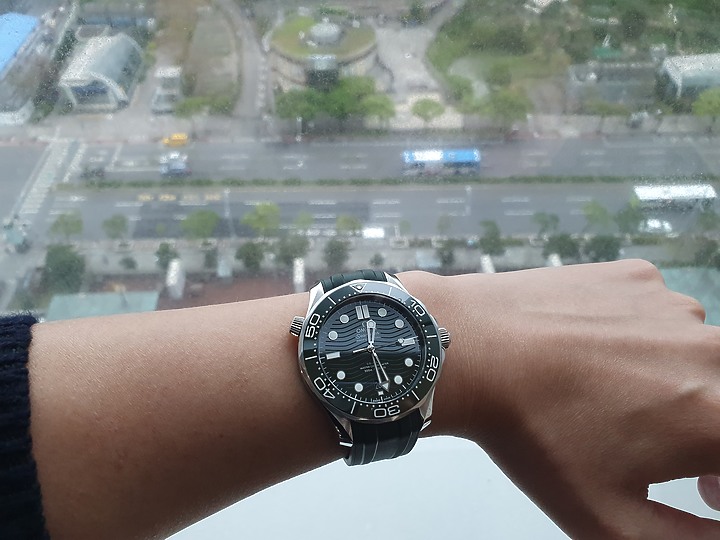 點我看大圖 熱門款-OMEGA 綠海馬 300M分享
