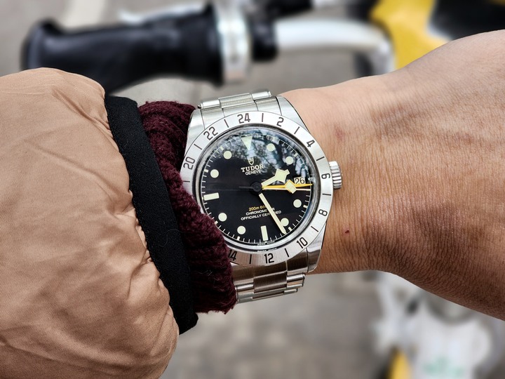 點我看大圖 「初嚐勞力士集團的美好」TUDOR BLACK BAY PRO GMT 帝舵碧灣專業型兩地時區腕錶 (圖多文長)