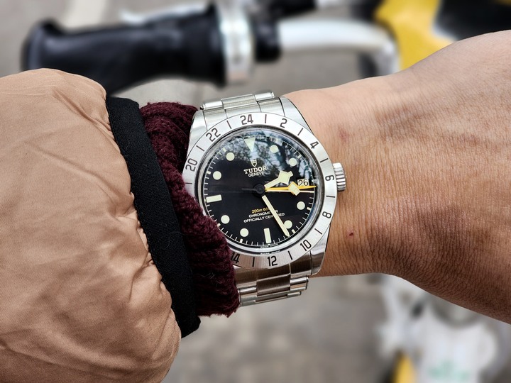 「初嚐勞力士集團的美好」TUDOR BLACK BAY PRO GMT 帝舵碧灣專業型兩地時區腕錶 (圖多文長)