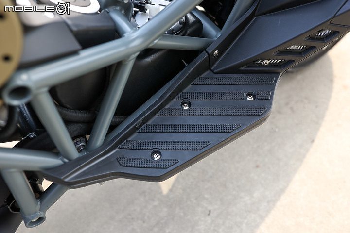 Italjet Dragster 200 ABS 特仕版 試駕｜純粹且硬派的骨感 無需過多的外殼包裝
