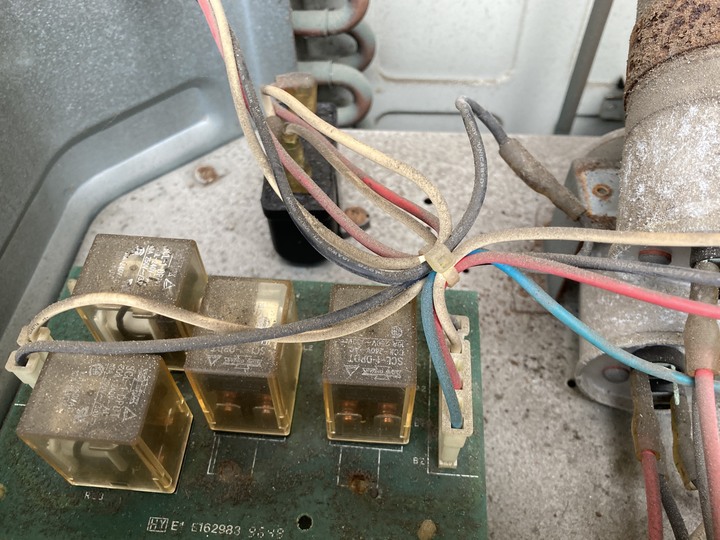 請問室外機風扇壓縮機不運作，室內機送風正常如何檢修問題點？