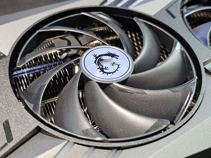 真的香~微星 RTX 4070 Ti Gaming x Trio 開箱