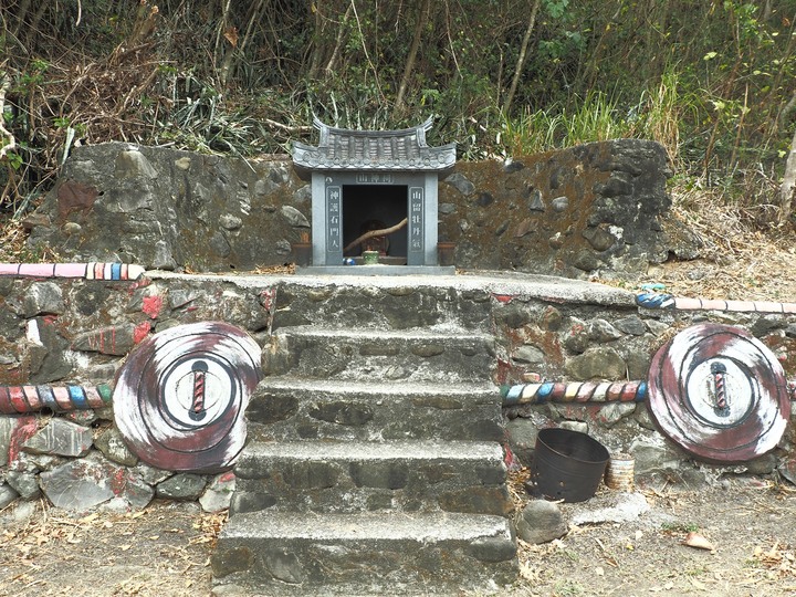 琉球國民五十四名墓、明治七年討蕃軍本營地紀念碑、石門古戰場、牡丹社事件紀念公園、西鄉都督遺績記念碑與忠魂碑、高士神社、港仔大沙漠｜八瑤灣 — 【1874年牡丹社事件】場景 — 恆春半島歷史場景旅程之二