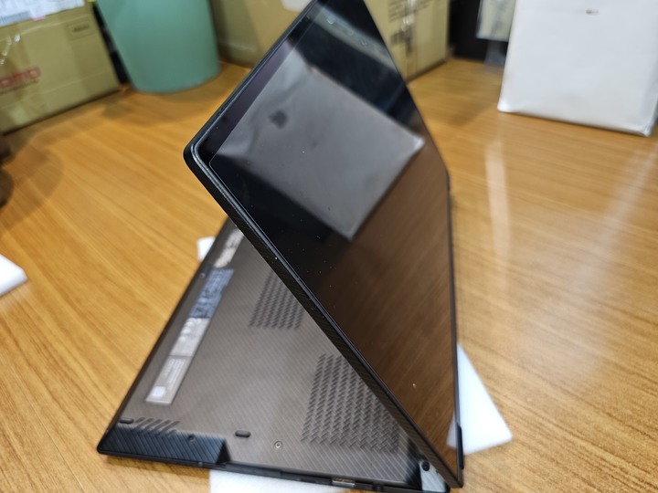 ASUS ROG FLOW X16 2023 GV601VI 4070 翻轉平板 奇怪的姿勢增加了!