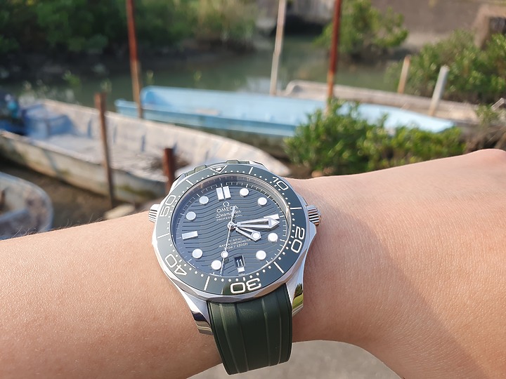 點我看大圖 熱門款-OMEGA 綠海馬 300M分享