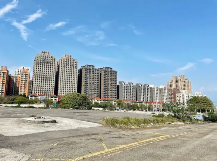 中科廣場終於拆完了！附近8分鐘路程竟然有新的4000平方公尺商場再蓋！