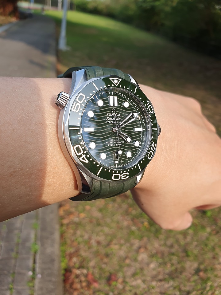 點我看大圖 熱門款-OMEGA 綠海馬 300M分享