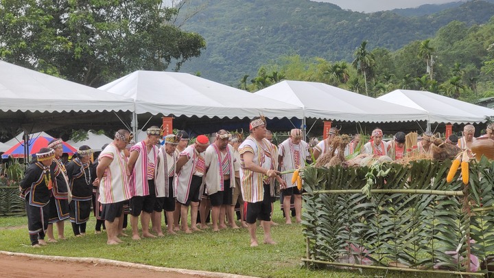臨界邊際----滯留山上的營火露宿---布農丹社群 (Taketavan)射耳祭
