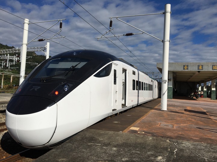 搭「城際列車」騎訪傳說中到不了的-山里車站