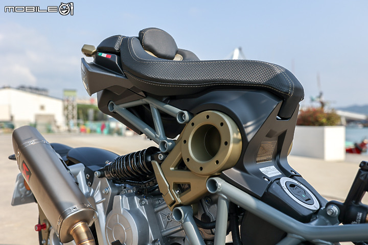 Italjet Dragster 200 ABS 特仕版 試駕｜純粹且硬派的骨感 無需過多的外殼包裝