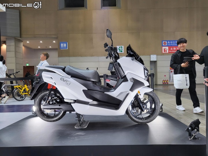 【海外快訊】宏佳騰純電大羊現身!?純電速克達EV-C1原型車韓國首爾車展登場!