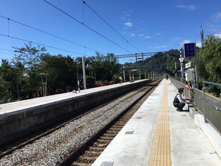 搭「城際列車」騎訪傳說中到不了的-山里車站
