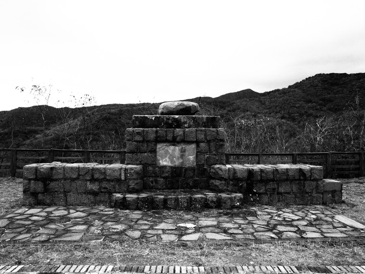 琉球國民五十四名墓、明治七年討蕃軍本營地紀念碑、石門古戰場、牡丹社事件紀念公園、西鄉都督遺績記念碑與忠魂碑、高士神社、港仔大沙漠｜八瑤灣 — 【1874年牡丹社事件】場景 — 恆春半島歷史場景旅程之二
