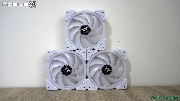 點我看大圖 【開箱】靠磁力串接的風扇?! | TT 耀影 SWAFAN EX12 RGB WHITE開箱