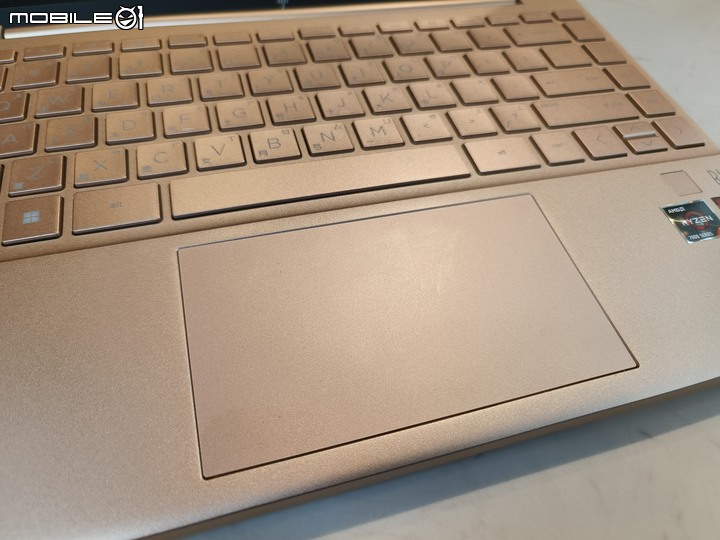 [開箱] HP Pavilion Aero 13 輕薄體驗，輕巧續航好選擇