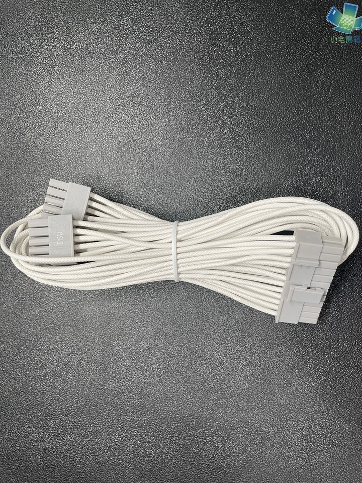 【小宅開箱】用最省的零組件來開箱高級的電源，ROG Loki SFX-L 850W 白金牌電源供應器開箱