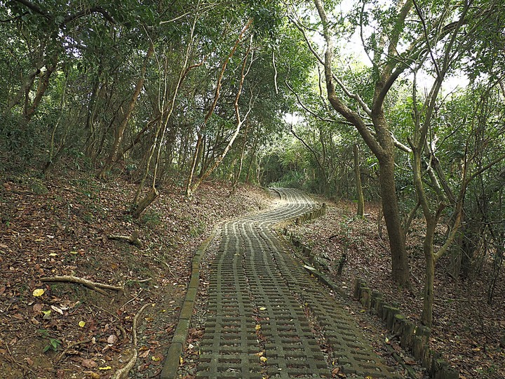 鵝鑾鼻燈塔、社頂公園、恆春城【四座城門、猴洞山、廣寧宮、天后宮、阿嘉的家】，還有特色河豚料理 — 「斯卡羅」場景【1867年羅妹號事件】 — 恆春半島歷史場景旅程之一