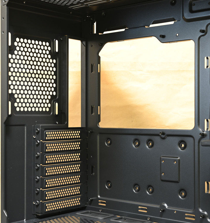 Antec P20CE無透側版機殼開箱